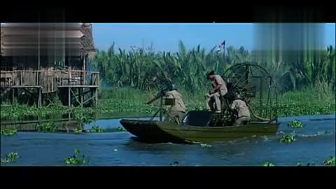 中越边境越南人每天跨国赶集,她们匆忙穿梭拉