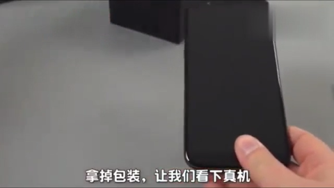 当小米8SE碰到荣耀Play,选择游戏还是拍照呢