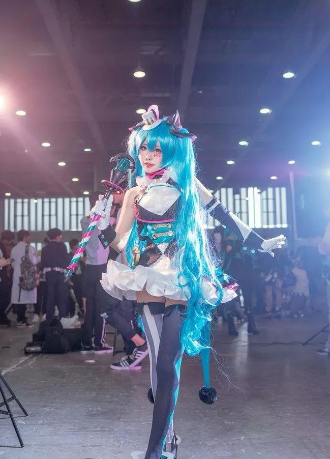 漫展COS美图:初音未来——长腿魔法少女,这生图是魔鬼吧!|初音未来|魔法少女|美图_新浪新闻