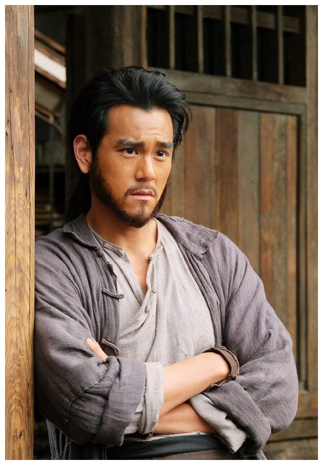 彭于晏的这一脸胡子和他霸气型男的的气质还是很符合的!