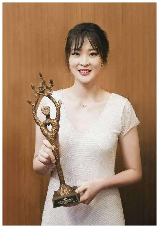 第二名,李月明,她是1968年出生于上海,在19岁的时候加入了中国女排