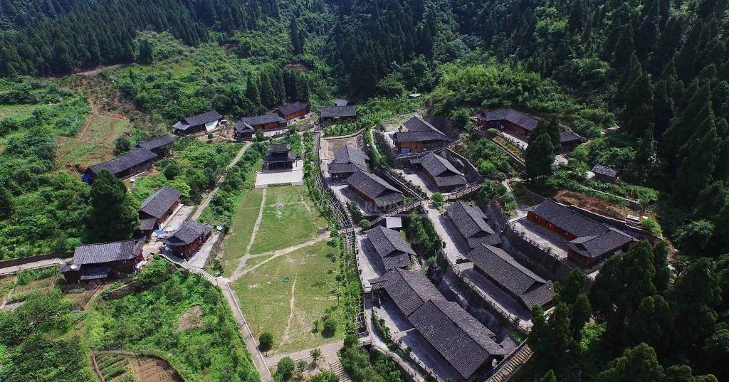 雍正时开始大规模推行,其中位于湘西的永顺县,永顺府就均设于此时