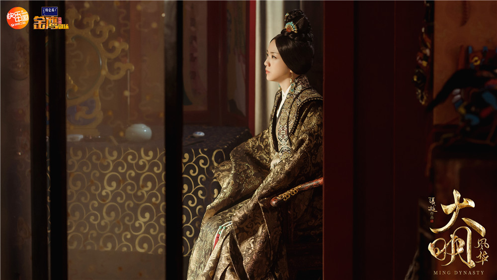 相机推出了"大明风华同款贴纸",网友争相打卡模仿孙若微的服饰造型