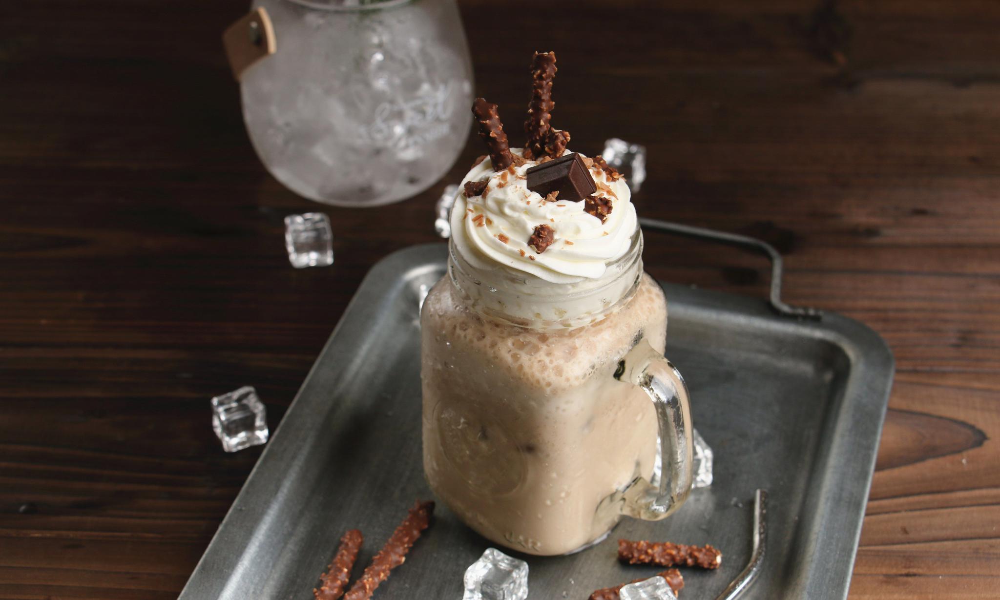 在家里,你也可以轻松做一杯"卡布奇诺星冰乐"