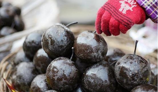 南方妹子网购东北冻梨尝试之后给差评网友这吃法真不行