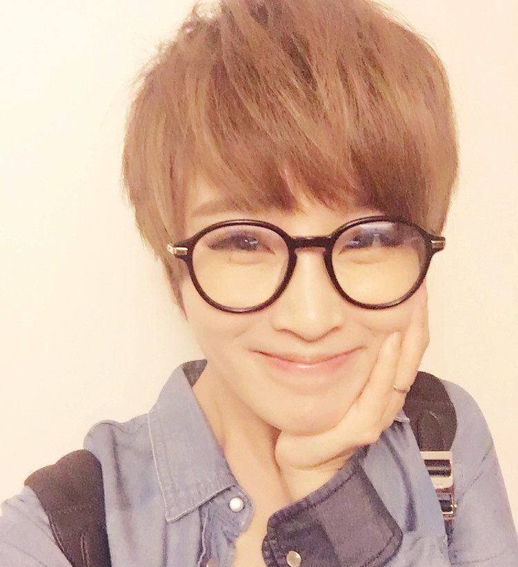 谢楠的拍照姿势,看完都要呼吁她换个造型师了