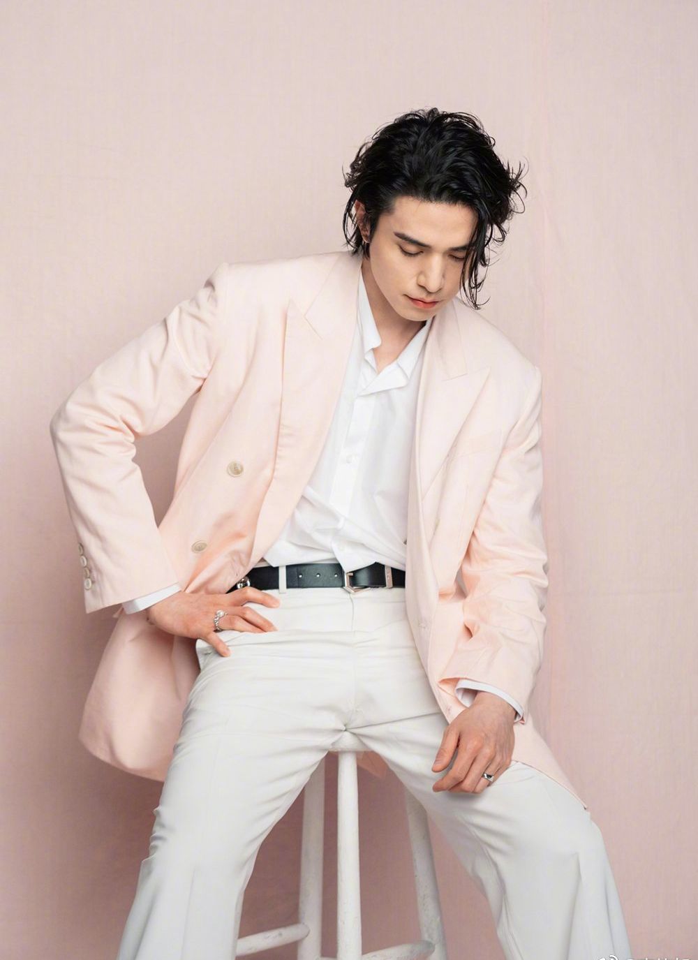 38岁李栋旭轻松驾驭多种不同风格,网友直呼"冻龄男神"_高清图集_新浪