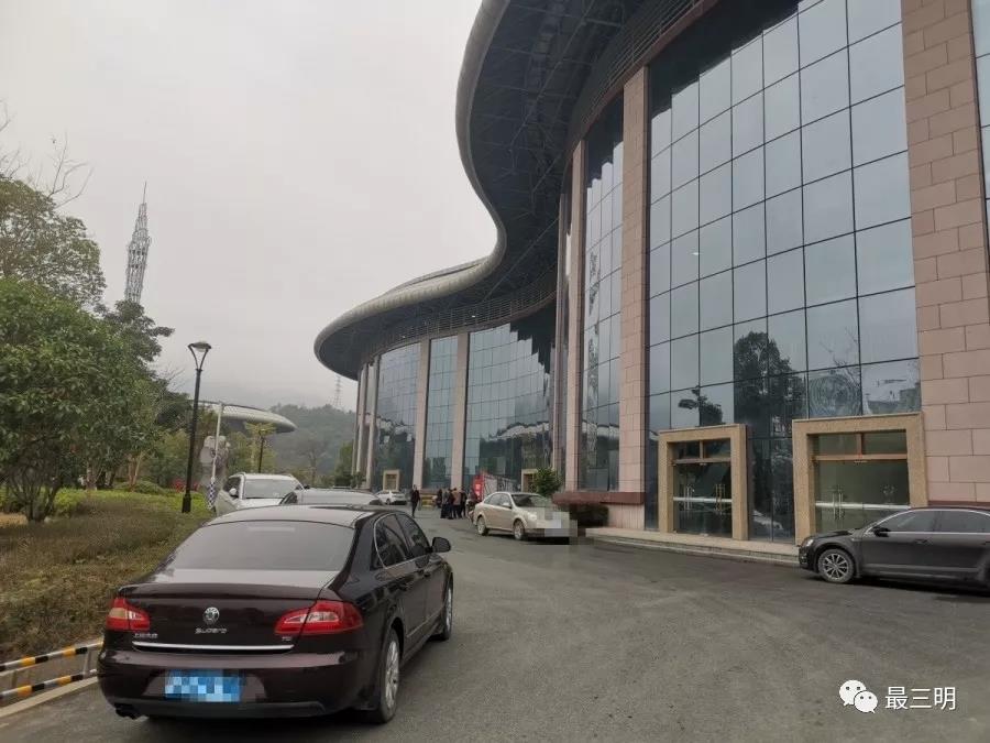 现场情况曝光三明城投金澜湾一期59幢摇号卡申领第一天