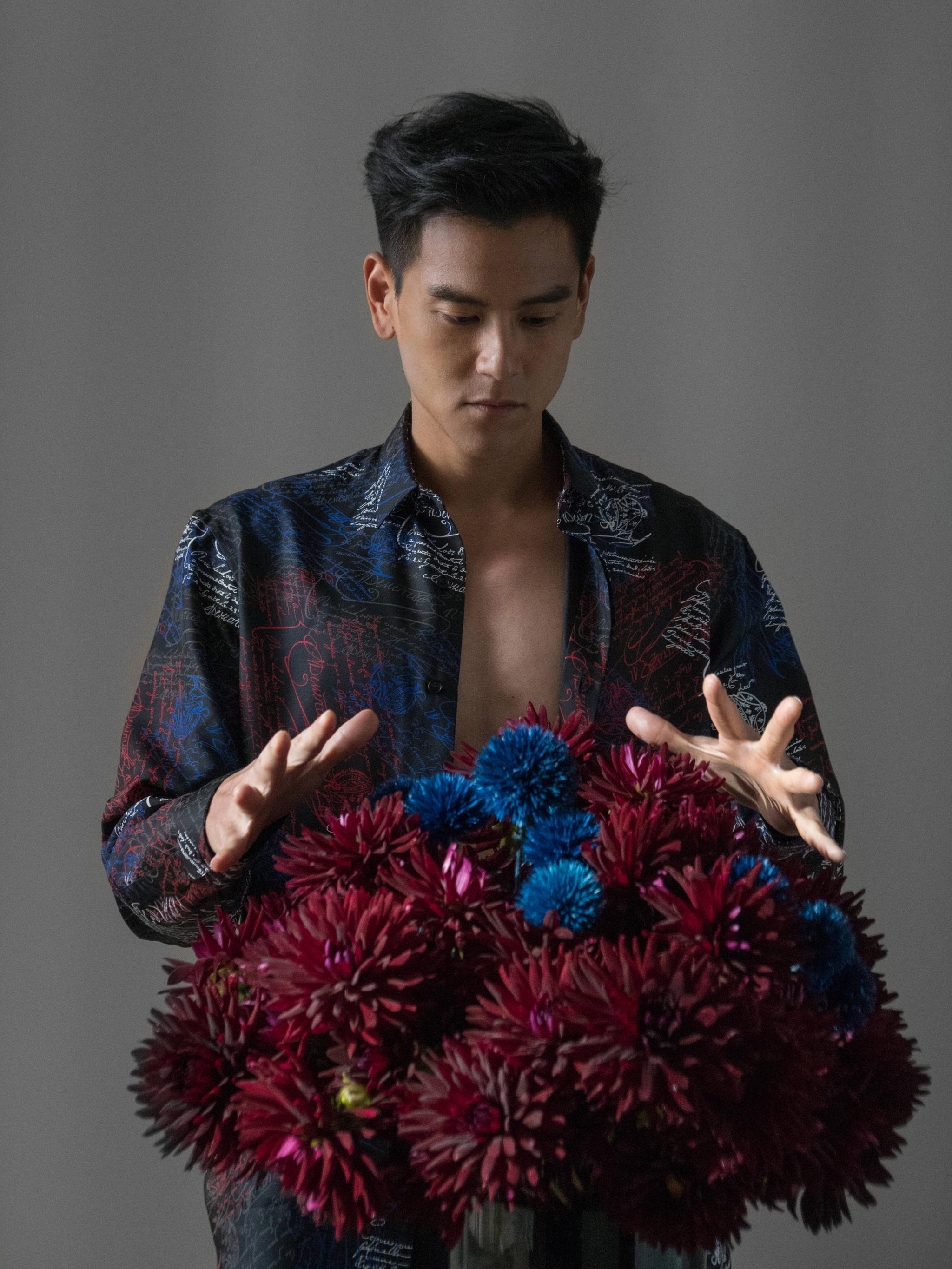 彭于晏也将以品牌代言人的身份受邀出席1月18日于巴黎举行的berluti