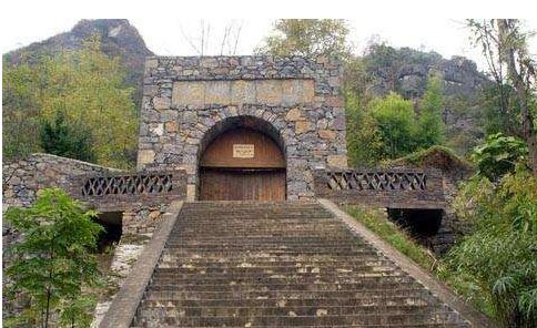 龙骨坡古猿人遗址——位于巫山县庙宇镇龙坪村龙骨坡