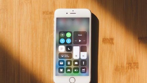 iphone老机型升级iOS12.1.4,苹果用户褒贬不一