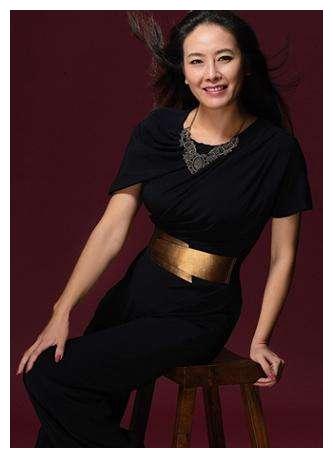 与申军谊生活8年悄然分手,赌气嫁给他兄弟,网友:因此报复吗?