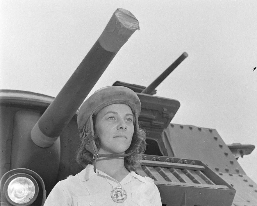 二战时美国女人很能干与日本女人在战争中发挥的作用截然不同