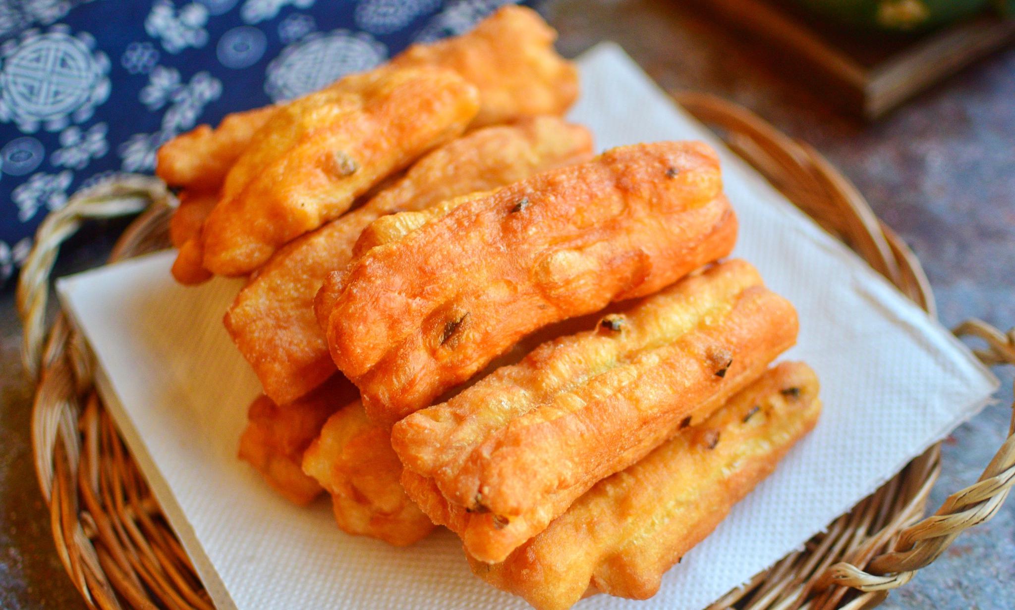 油条这样炸早餐不用早起了外酥里嫩个个空心吃起来真过瘾