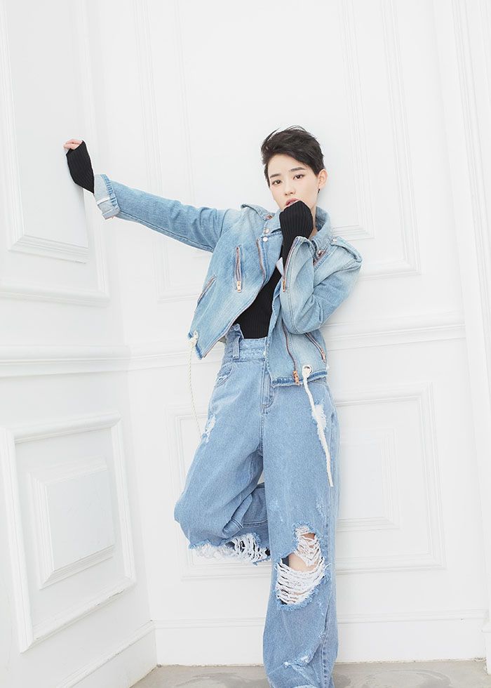 刘雅瑟牛仔套装写真,尽显青春活力