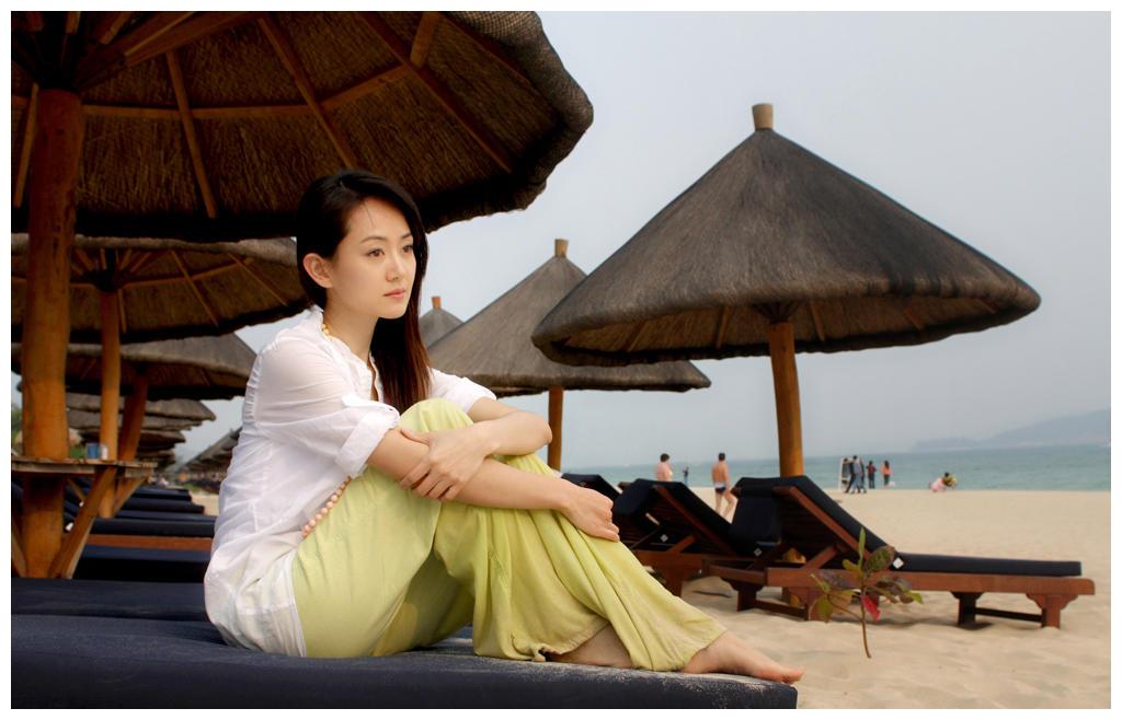 张定涵,这个名有些陌生,但你如果看过《大宅门》,杨九红的女儿白佳莉