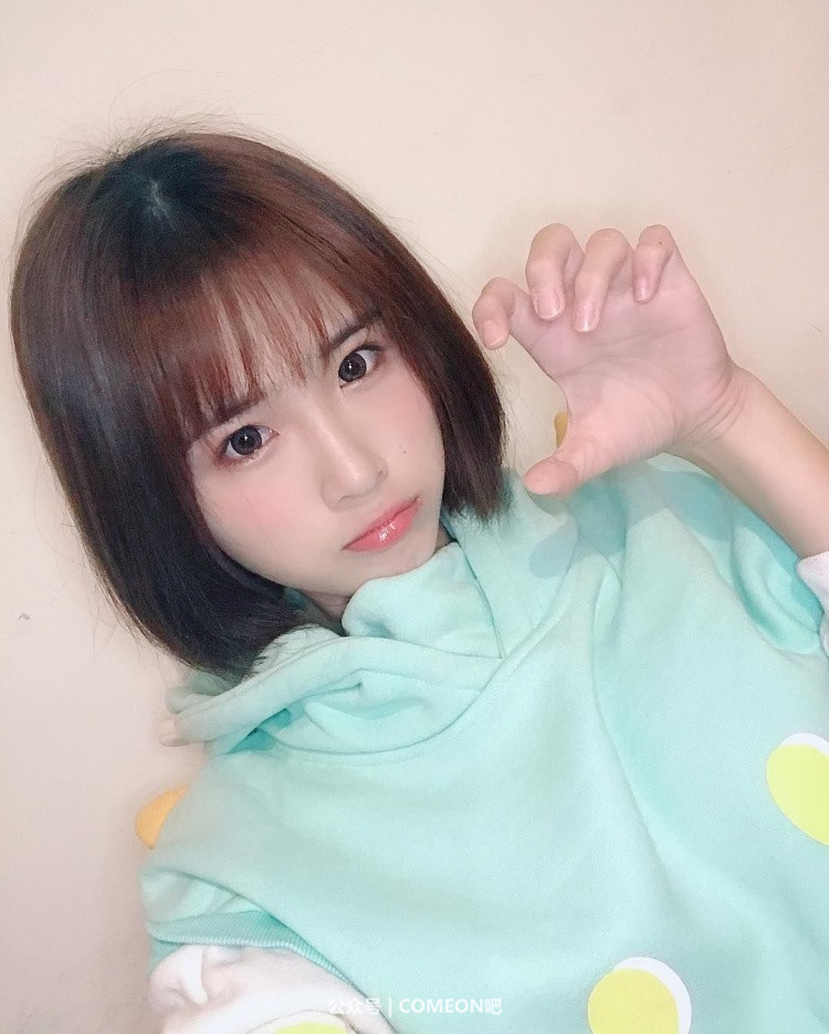 少女生活照一个眼神能圈粉的少女