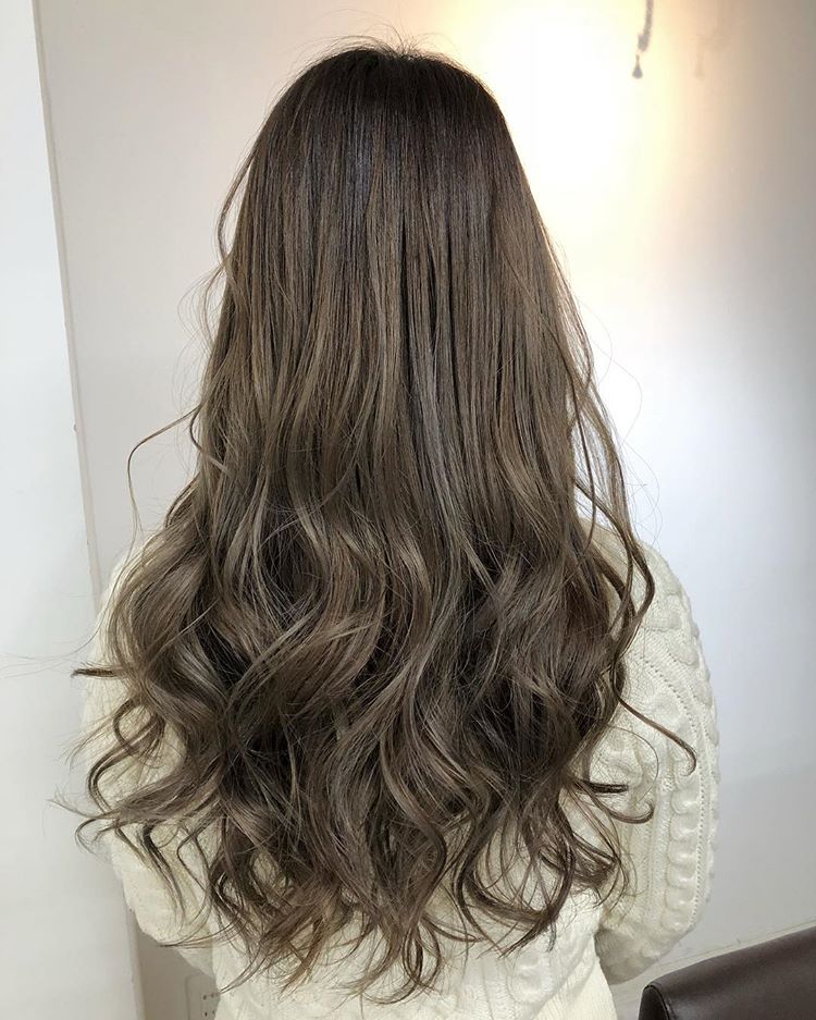 长发做个微卷,有魅力,2019微卷发发型很火,让你瞬间变美!