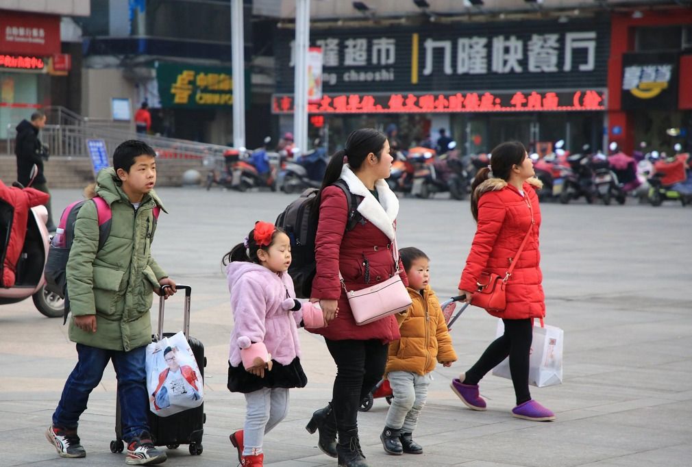 有钱没钱回家过年一组照片看各地返乡众生相看2019年春运人潮