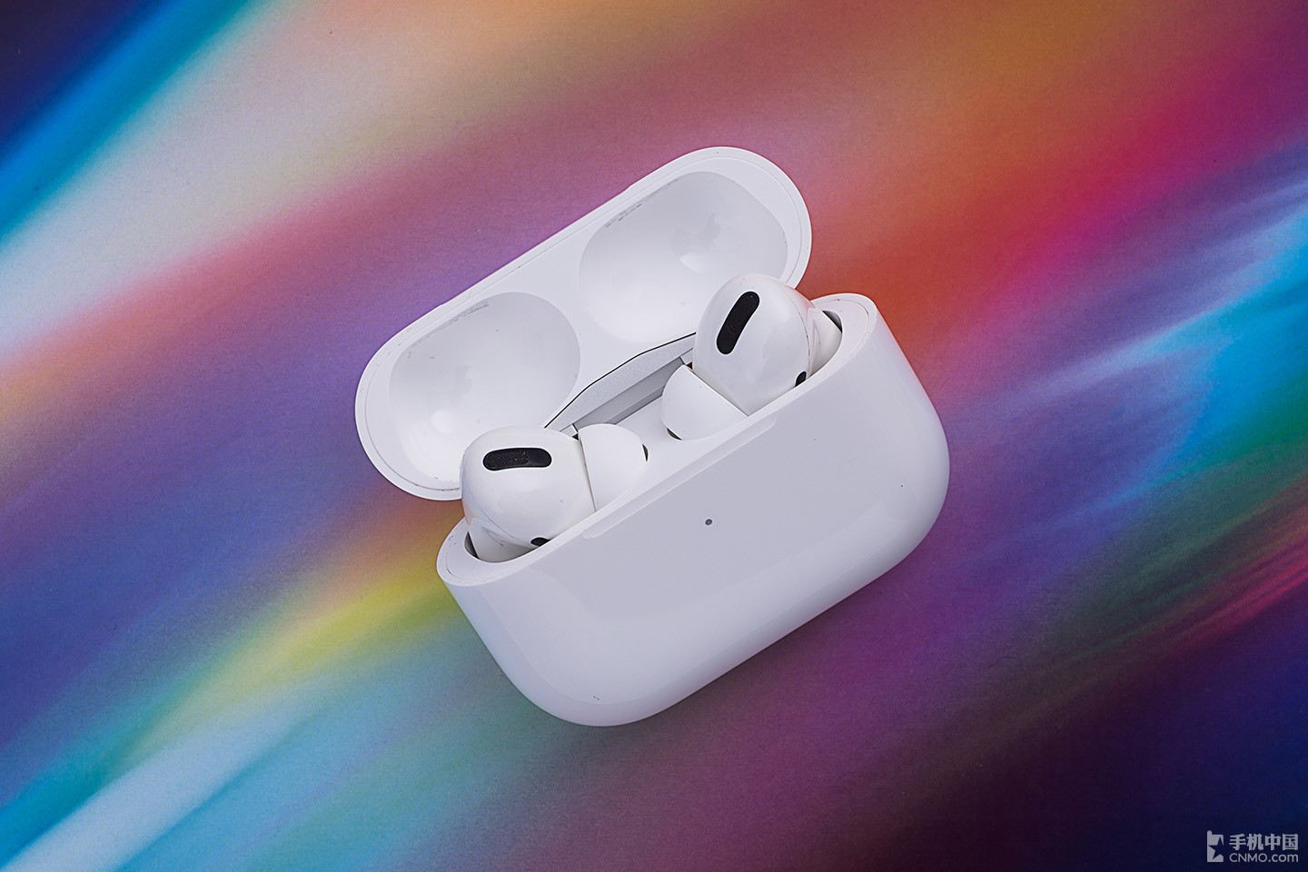 airpods pro真机图赏 全新入耳式设计佩戴感极佳|入耳式|真机图赏|挂