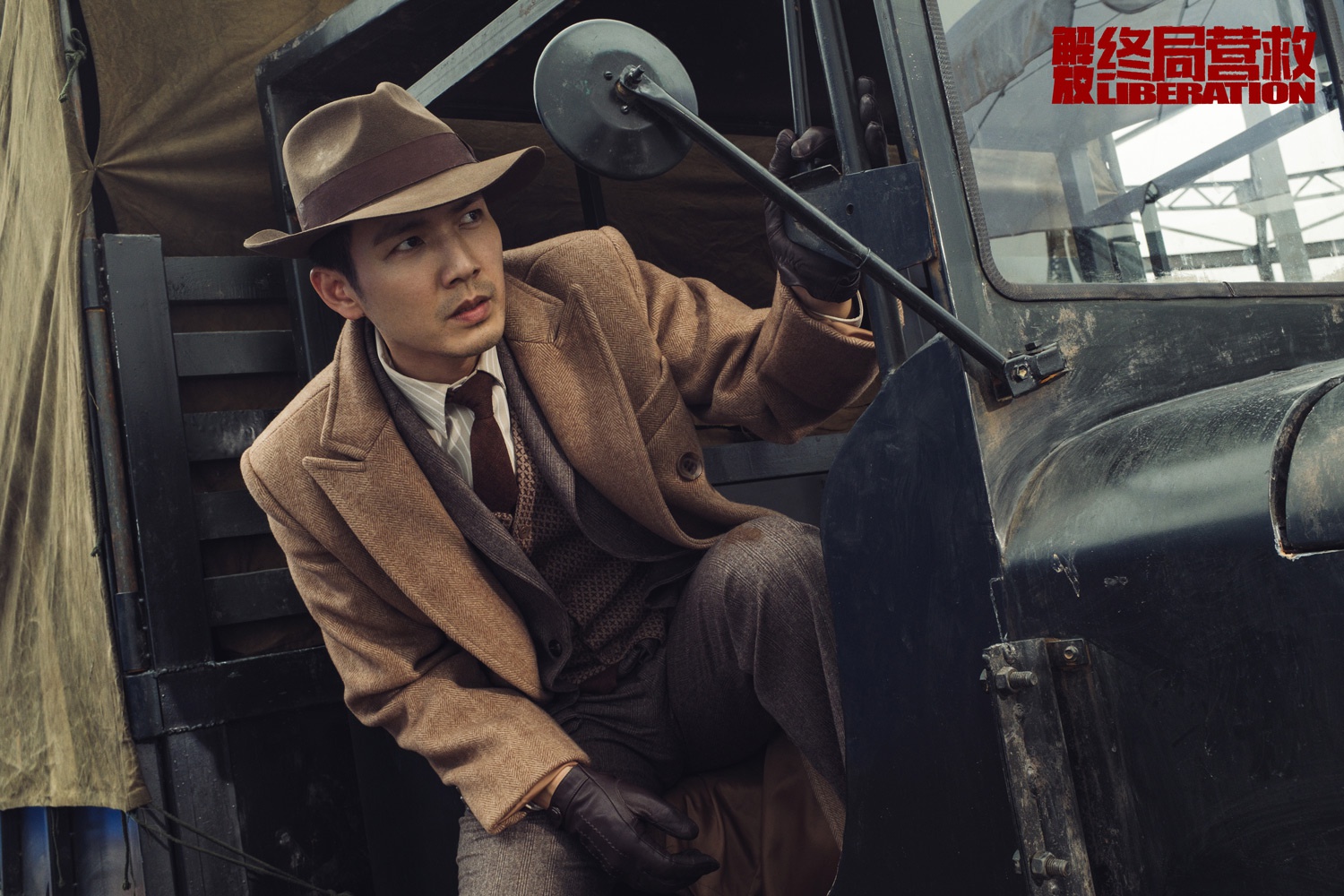 由韩三平任总策划,李少红任总监制及总导演,常晓阳任导演,钟汉良主演