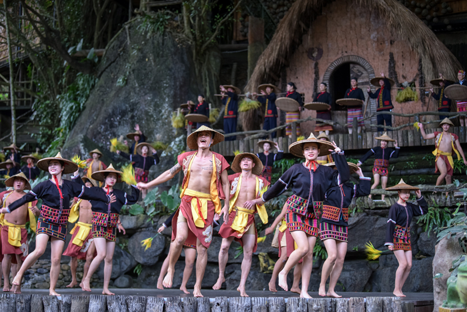 海南槟榔谷黎苗文化旅游区：漫步黎族传统村落，感受黎苗文化魅力-封面新闻