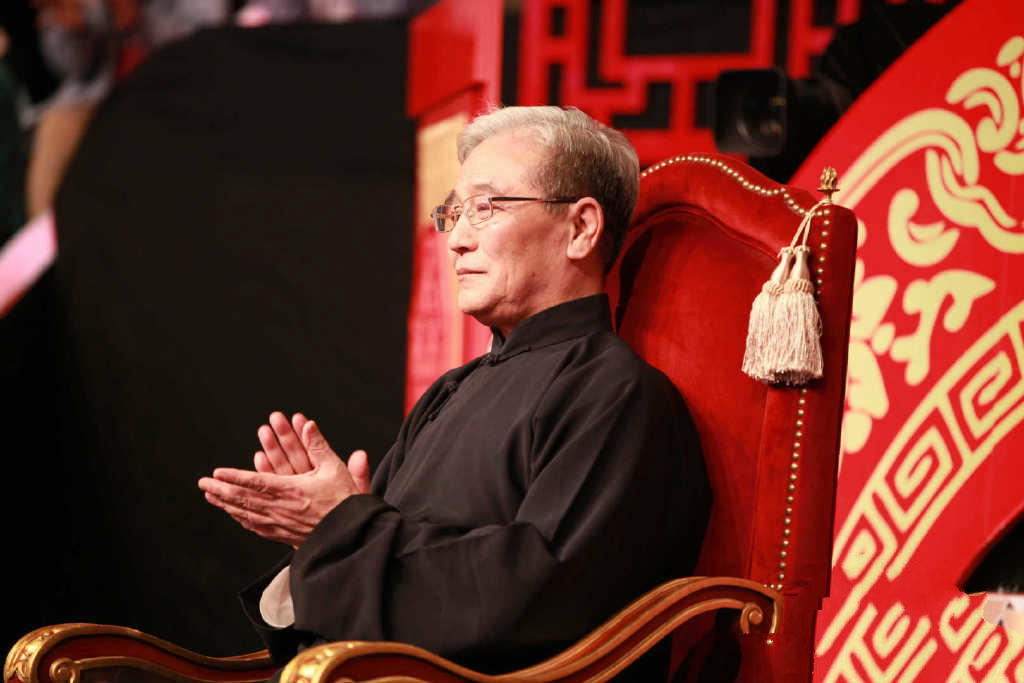 笑礼相迎选手直言没门派不敢说相声马志明表态反对师徒制