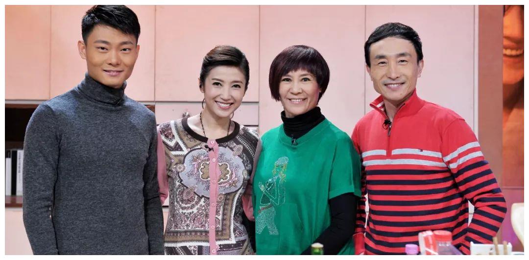 潘长江女儿和巩汉林儿子上《欢乐喜剧人》,小品舞台很缺人吗?