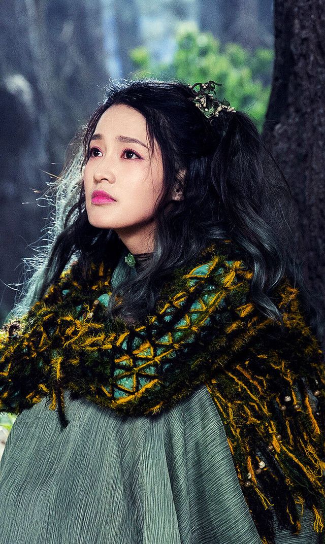 李沁小医仙壁纸:回眸一笑百媚生,奈何造型太抢戏