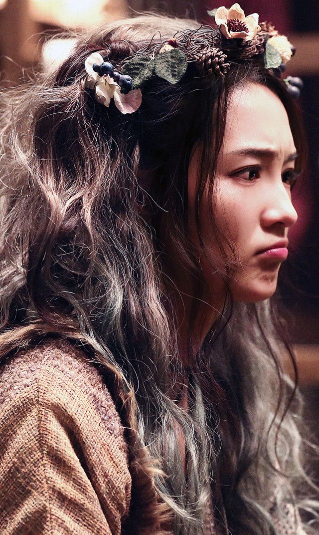 李沁小医仙壁纸:回眸一笑百媚生,奈何造型太抢戏