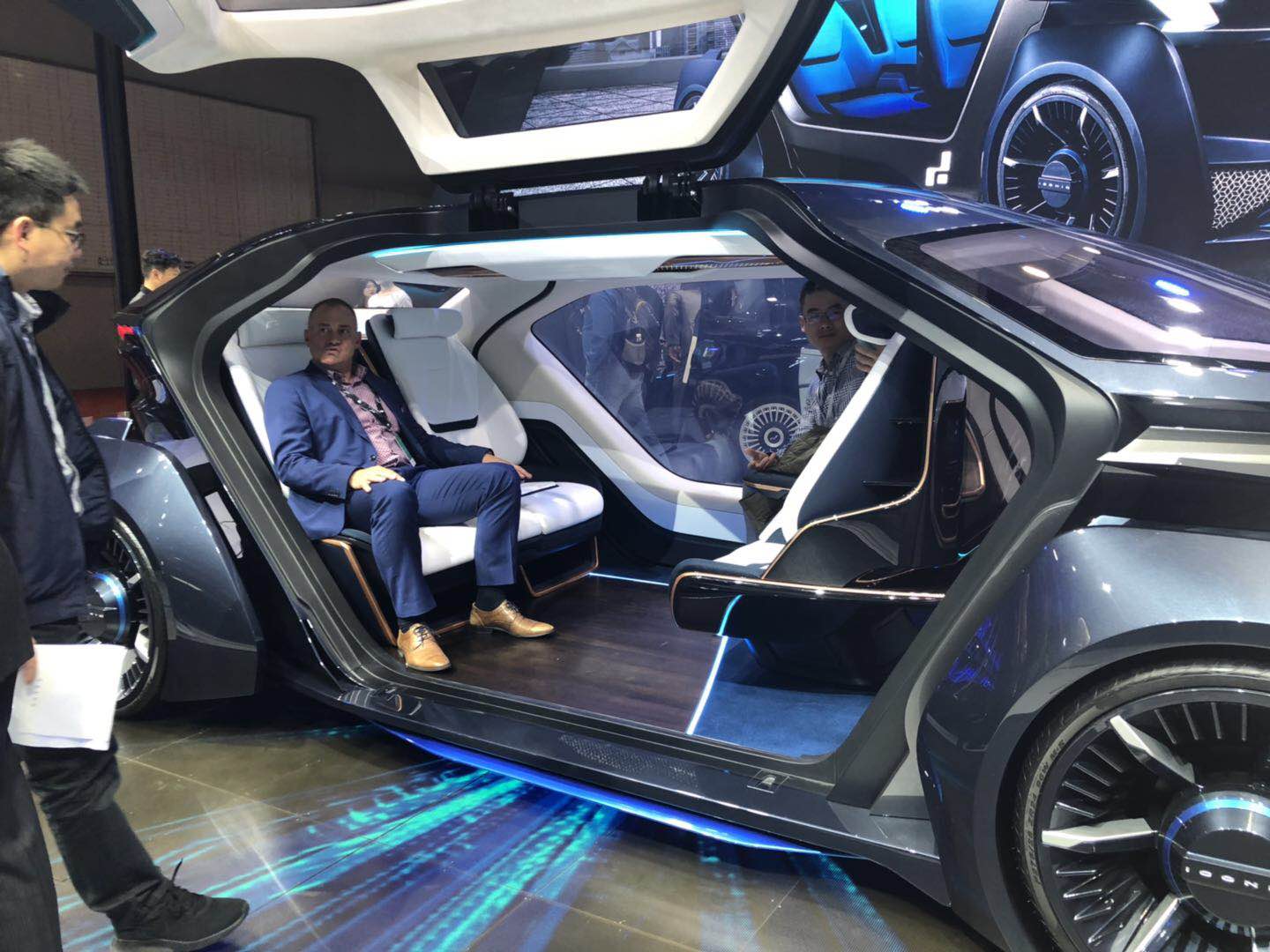 艾康尼克携无人驾驶概念车上海车展首秀,深耕未来智能出行-新浪汽车