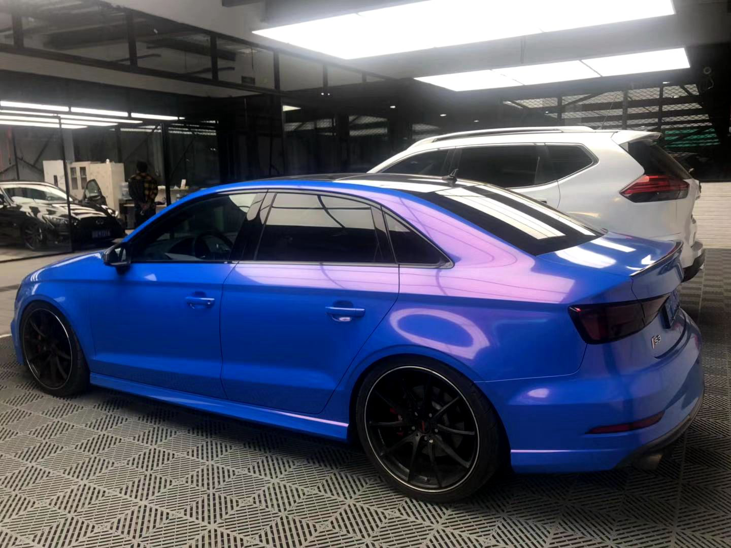 骚气的外表 迷人的色彩改色钻石蓝莓红的奥迪s3才是小姐姐的最爱