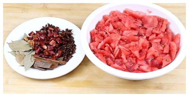 西瓜酱最新做法不用让豆子长毛不用看天气三小时做出一大锅