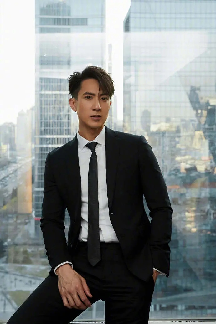 高大俊朗的时尚先生吴尊化身霸道总裁帅气写真
