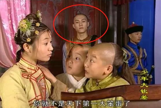 在2004年和曾志伟,吴孟达这样的老戏骨合作了电视剧《少年大钦差》