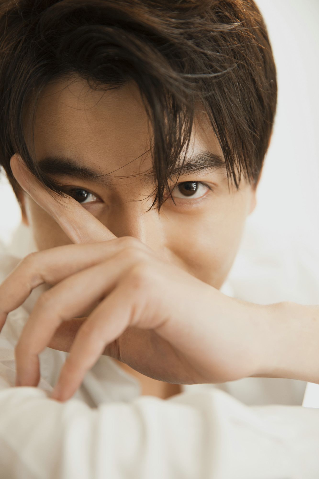 李亭哲《我的山河我的血》杀青,演绎富二代抗战成长史拒绝神剧