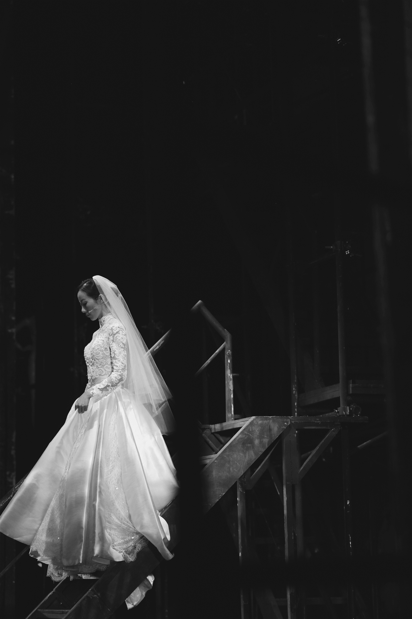 音乐剧白夜行成都站剧场爆满韩雪创意谢幕致敬观众