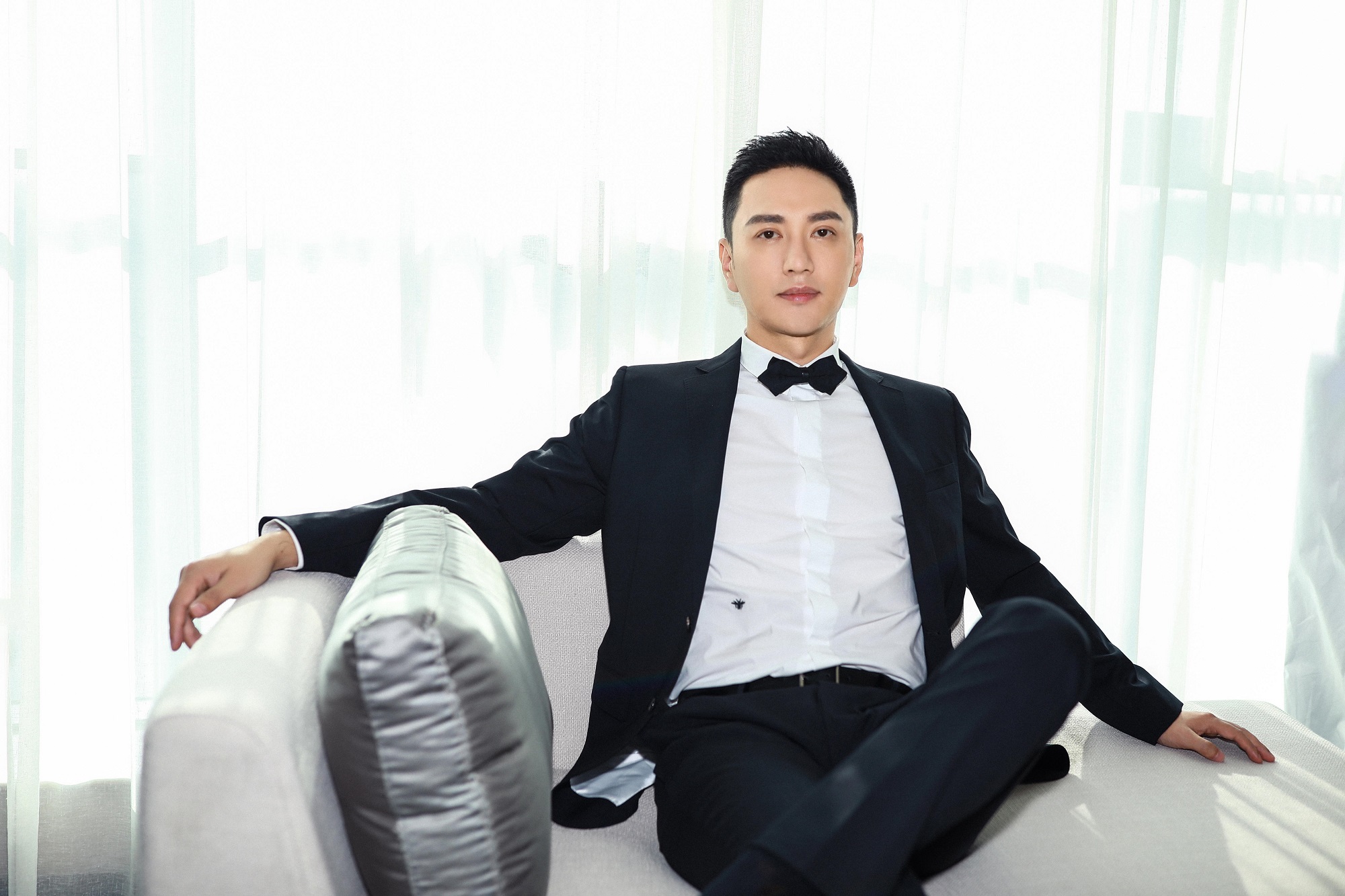 王仁君亮相丝绸之路国际电影节开幕式 绅士儒雅气场全开