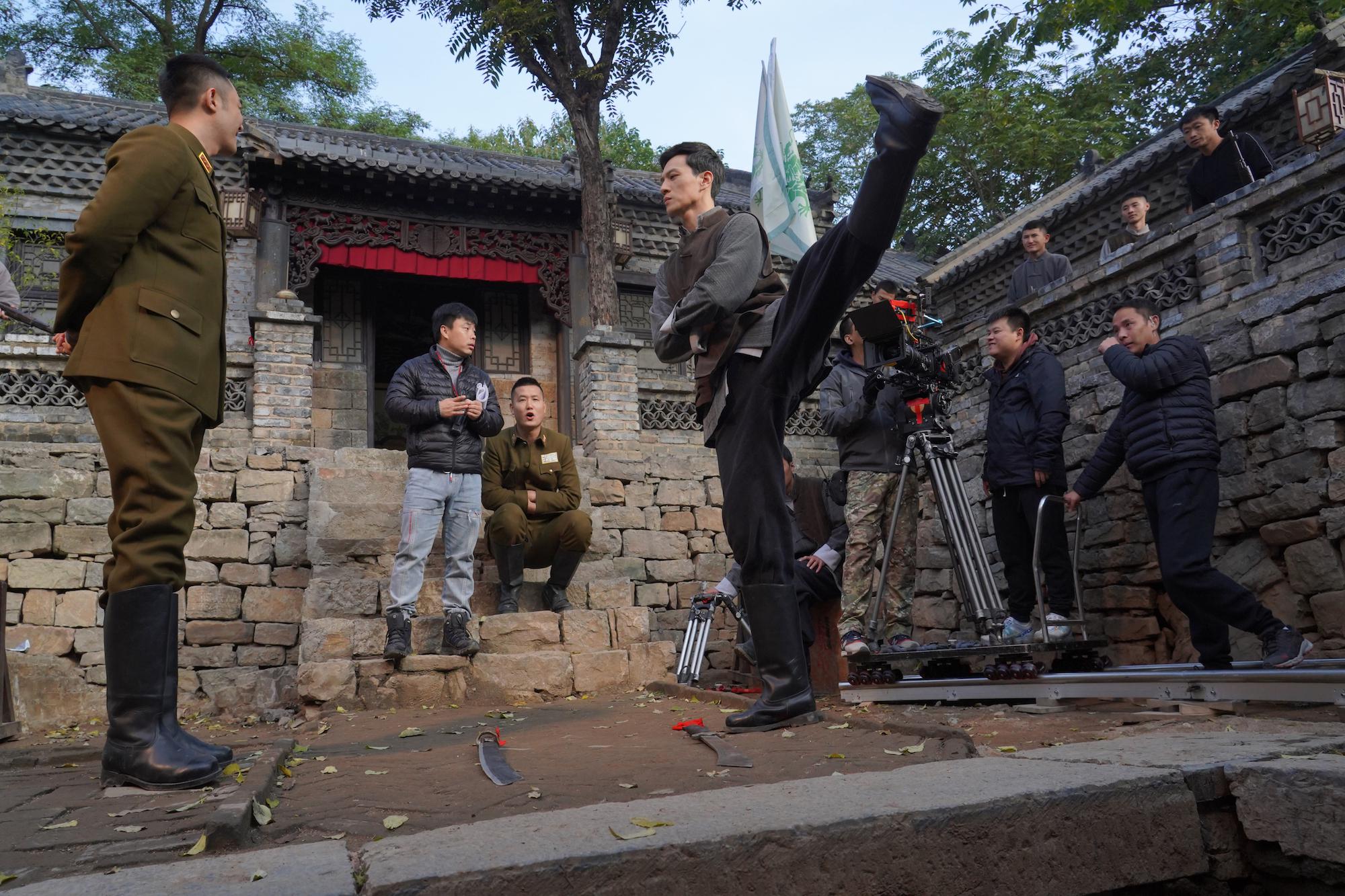 马敬涵主演《三道塬》热拍中 献礼抗战胜利75周年