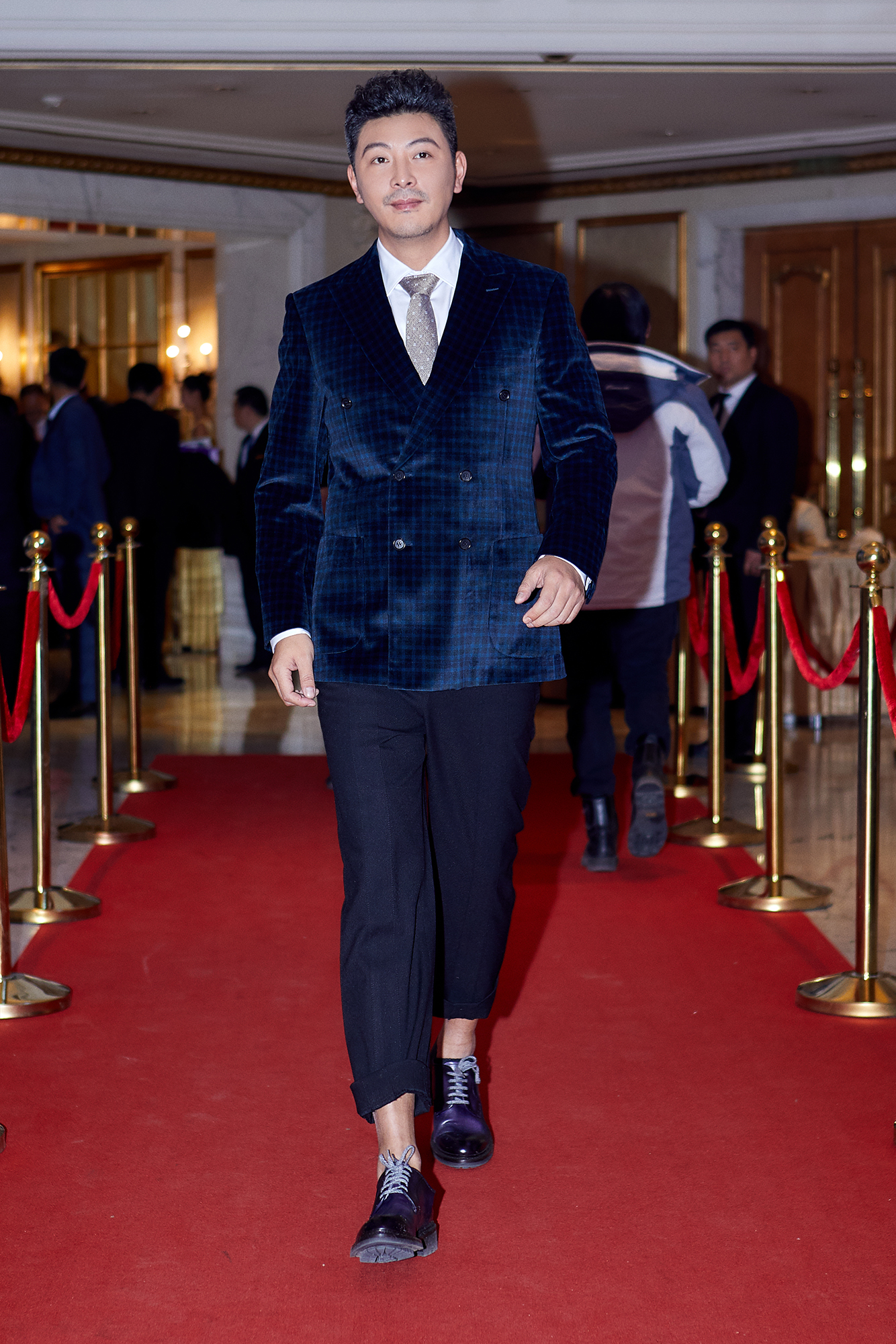 第十二届公益中国颁奖晚宴 吴其江获“爱心公益大使”称号