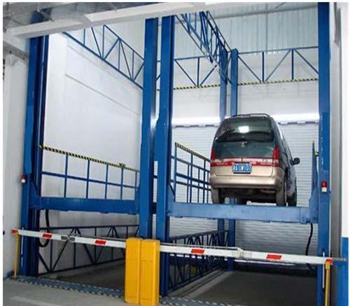 机又称汽车电梯,是人与车辆同时开进升降机,在下降到地下室停车场楼