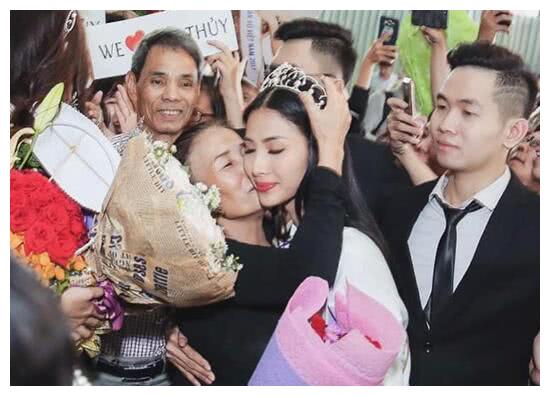 农村女孩卖小吃读完中学,为了大学学费参加选美夺冠开启逆袭人生休闲区蓝鸢梦想 - Www.slyday.coM 农村女孩卖小吃读完中学,为了大学学费参加选美夺冠开启逆袭人生休闲区蓝鸢梦想 - Www.slyday.coM