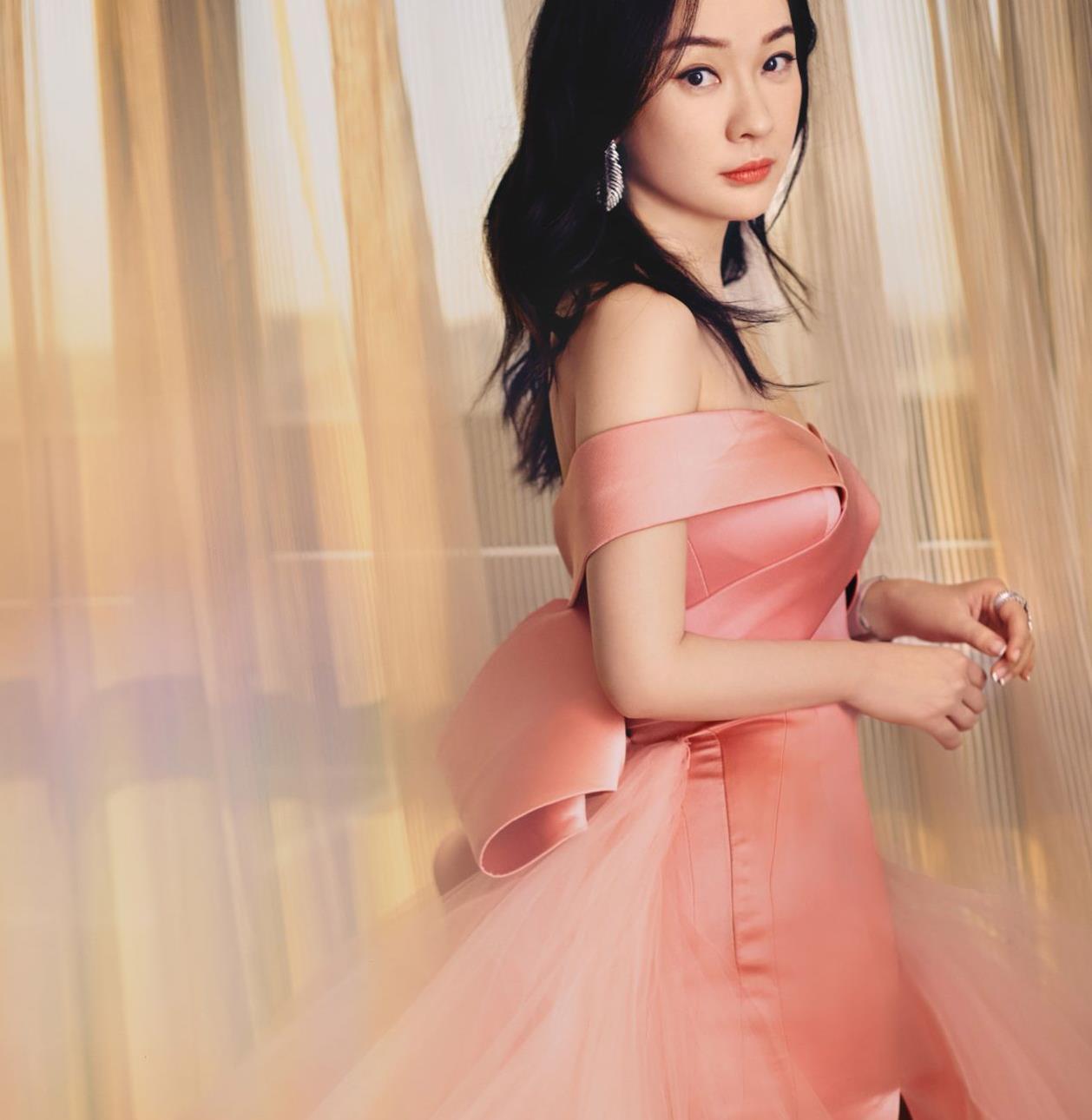 霍思燕要不要这么好看,粉色系连衣裙一穿温婉柔情!