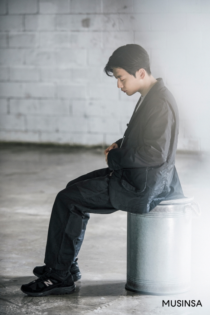 韩国艺人李东辉最新代言宣传照曝光