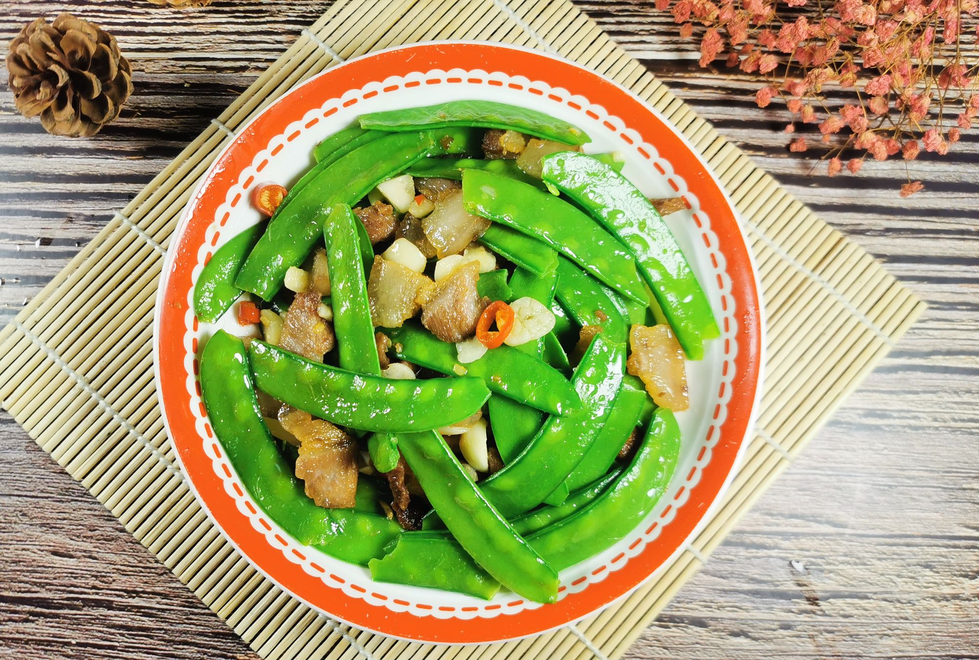 喜欢吃荷兰豆炒肉的一定要收藏,多加这一步,清脆爽口,非常下饭