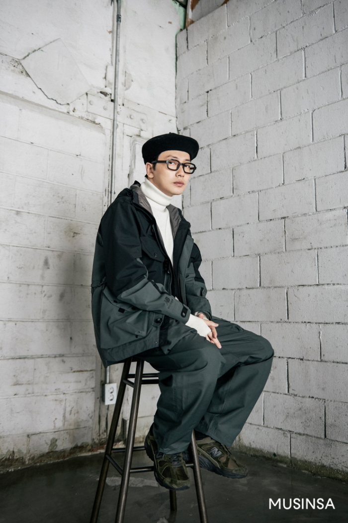 韩国艺人李东辉最新代言宣传照曝光