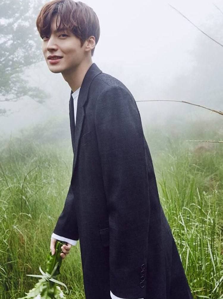 安宰贤最不舍得删的照片第4张是多少人的壁纸啊