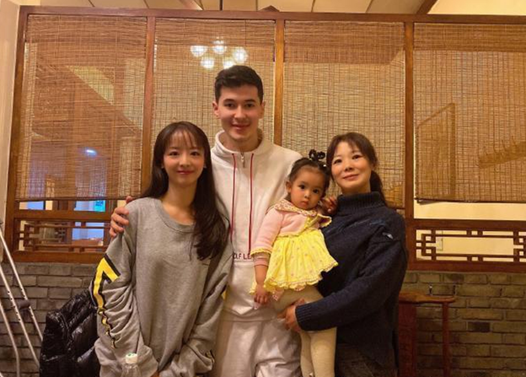 伤病让他错过cba全明星赛饭店为孙桐林庆生女友并非模特