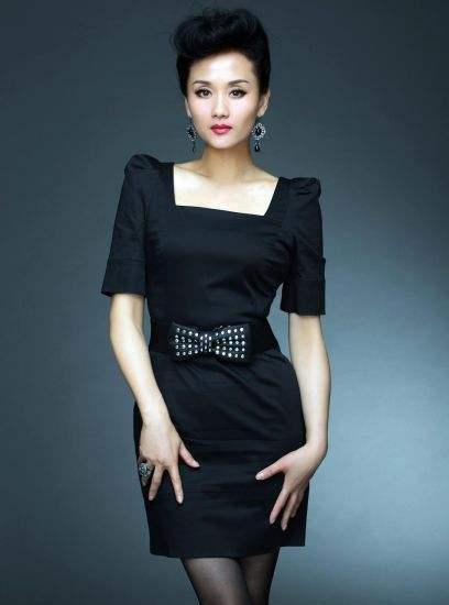 “花瓶女神”李颖靠模特出道、如今年过半百依旧知性优雅|一起来看流星雨|李颖|知性_新浪新闻