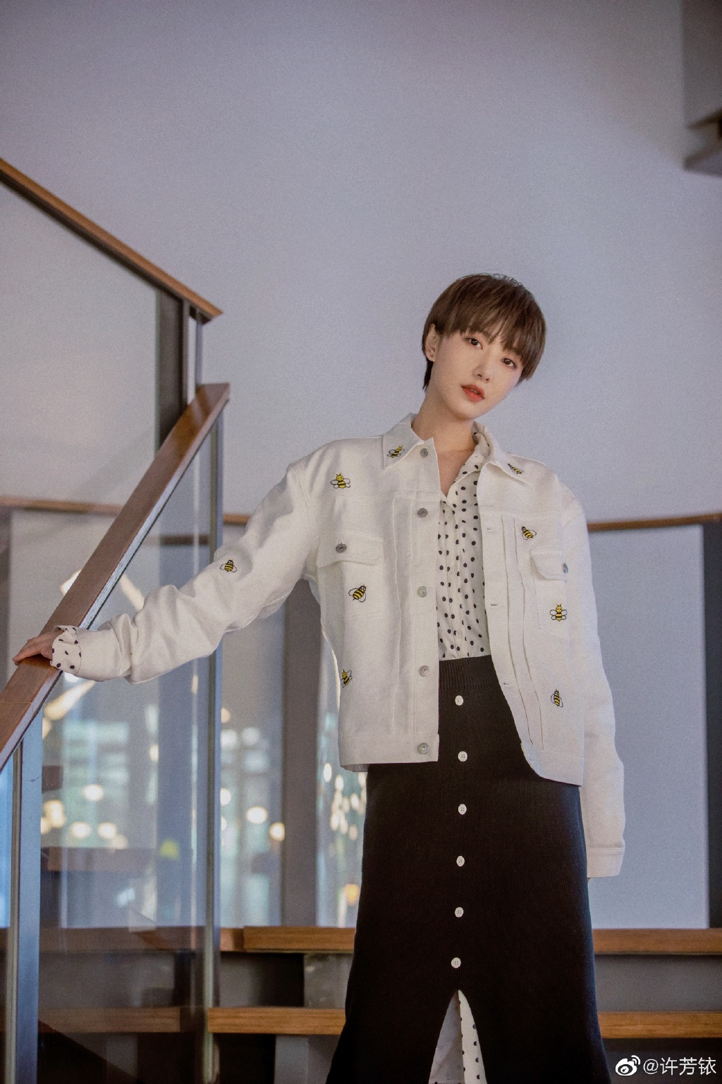 美女演员许芳铱迷人写真美照欣赏真酷啊